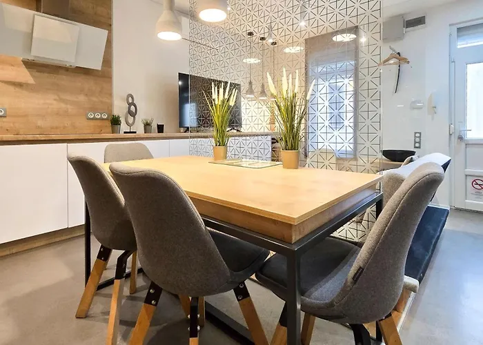 Bpr Woodnest With A/c Budapest